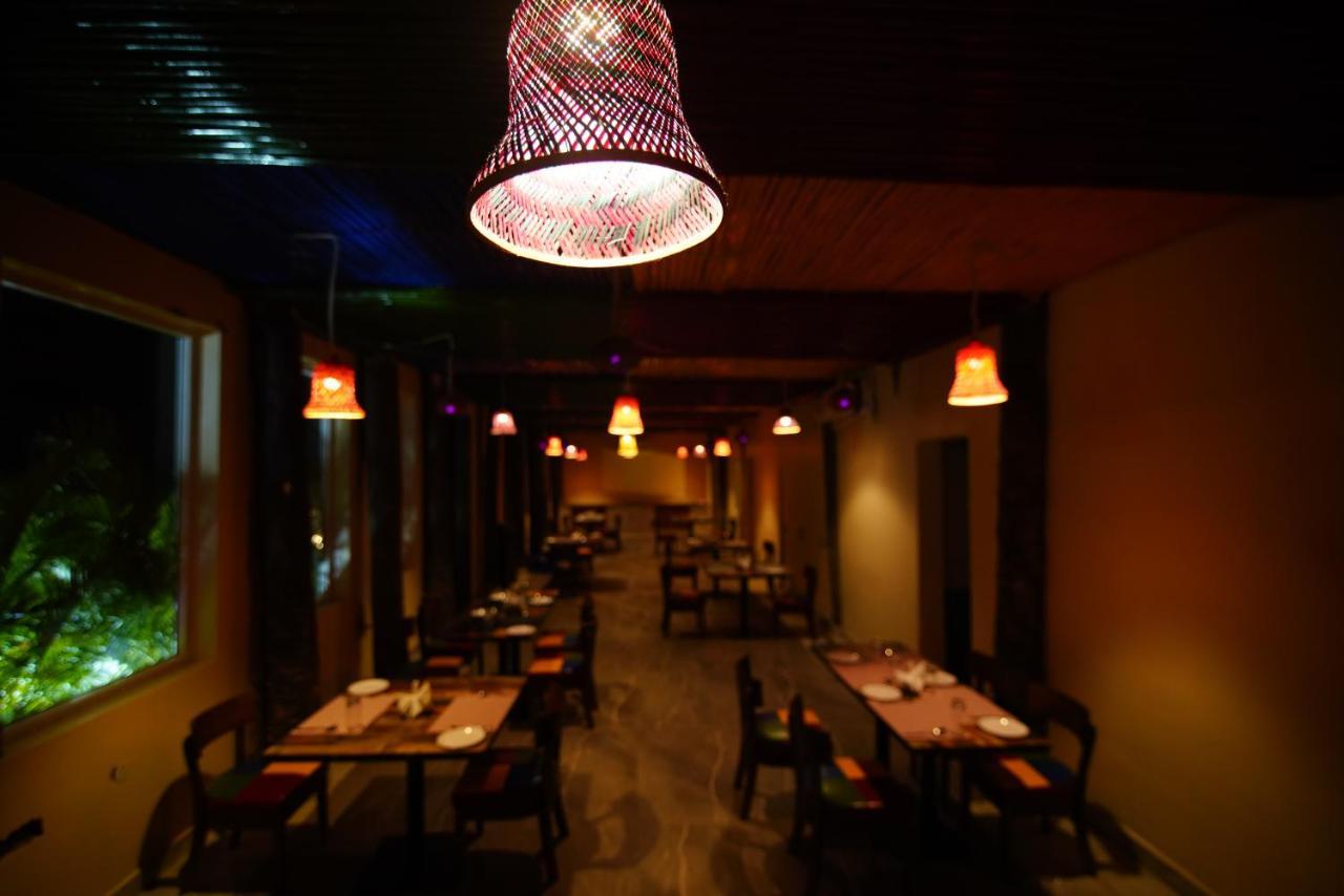 Siriki Resorts Srungavarapukota エクステリア 写真